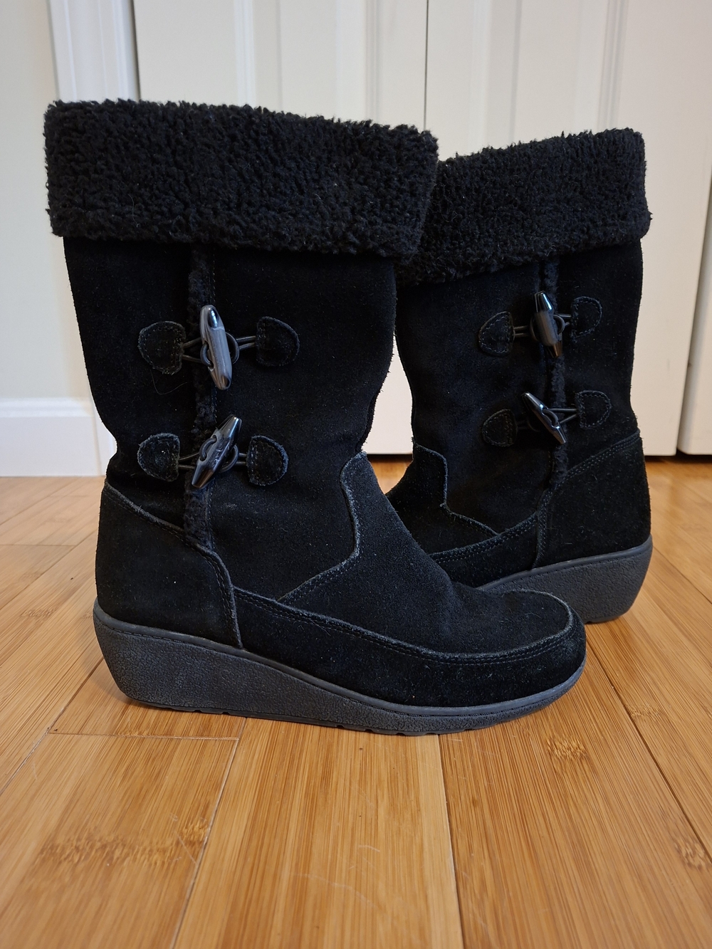 G.H. Bass & Co. Women's Black Suede & Faux Fur Wedge Winter Boots, Size 7.5